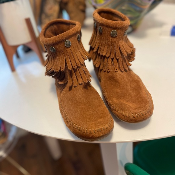 . Minnetonka fringe suede bootie - Picture 2 of 7